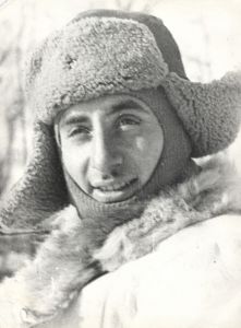 Фотография военнослужащего Красной Армии в подшлемнике зимнем шерстяном ― Сержант
